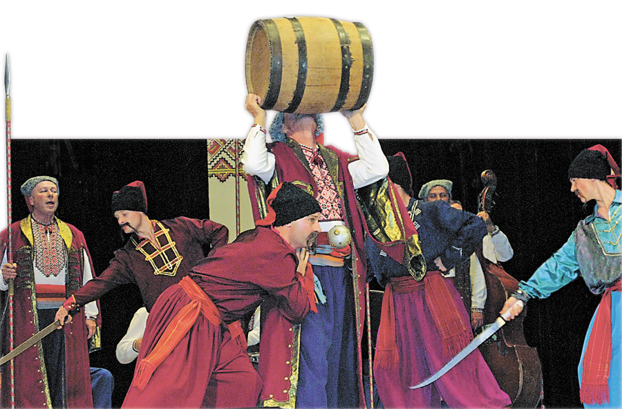 Про славних козаків-чигиринців піснею й танцем розповіли. Фото автора